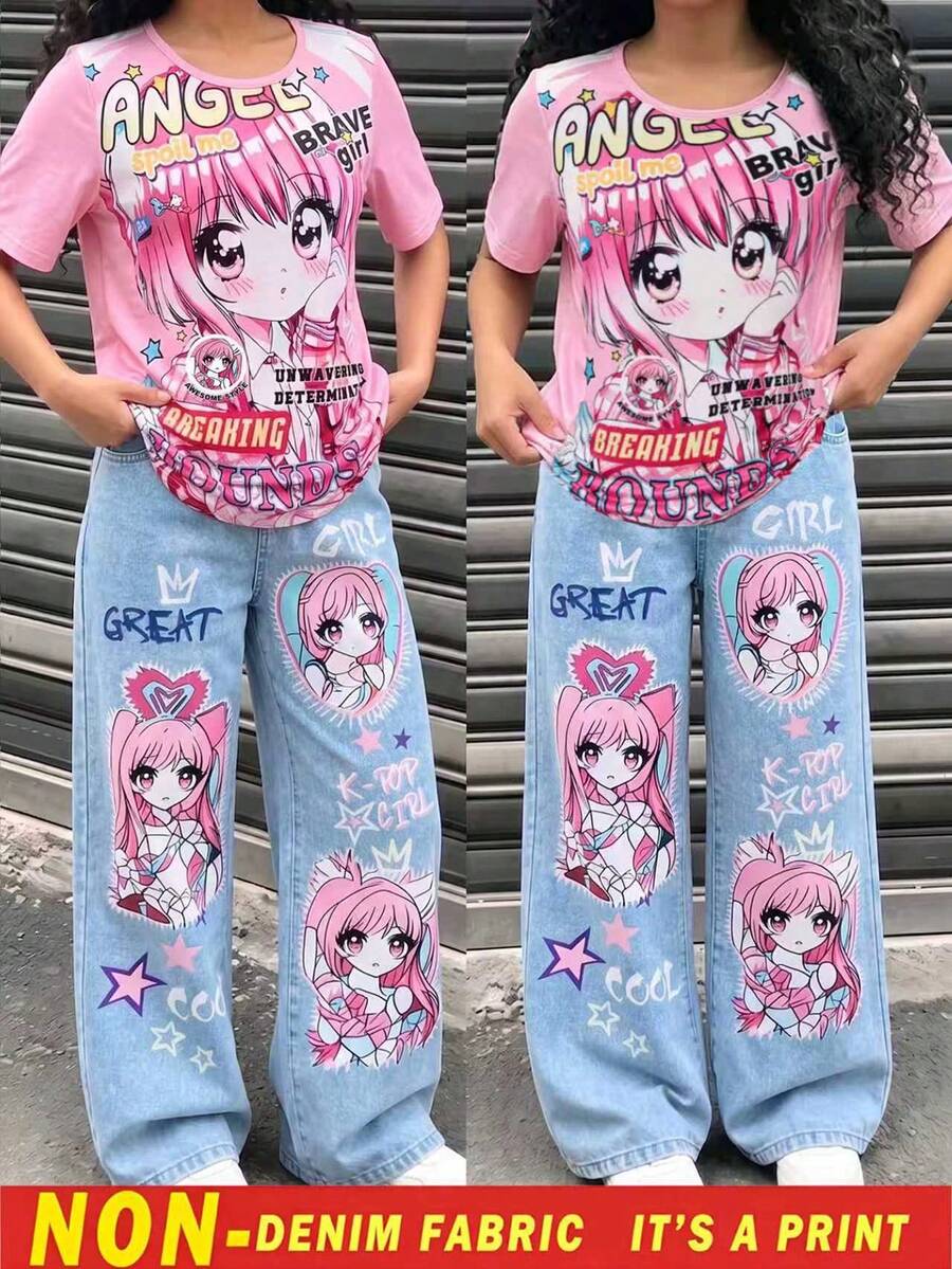Genkimix Kids 粉藍對比色卡通印花兩件套,亮粉色短袖上衣配粉髮女孩與彩色英文字母圖案,搭配淺藍色寬腿長褲,同角色與星星塗鴉印花,一致印花主題打造協調造型,鮮豔配色活力十足,易於成套穿搭,適合各種休閒外出 - 粉色 - 查看 1