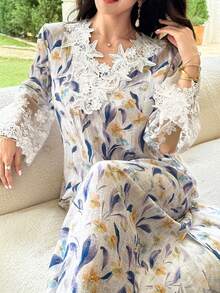 SHEIN Najma V領胸前花朵長袖拼接蕾絲開衩喇叭女款土耳其阿拉伯傳統長版襯衫 - 藍色 - 查看 4