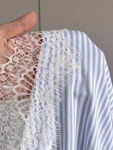 SHEIN EZwear 復古經典藍色條紋印花白色針織蕾絲拼接修身洋裝（女款），秋季上衣，適合日常通勤、派對、秋冬/夏季、聖誕節、新年、感恩節、派對、婚禮、海灘、畢業典禮、優雅、外出、約會、通勤、情人節、優雅、度假、Y2K、畢業典禮 - 彩色 - 查看 6