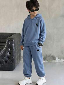 SHEIN 兒童大童男孩騎士印花插肩袖長袖秋冬連帽衛衣與運動長褲休閒套裝 - 霧霾藍 - 查看 4