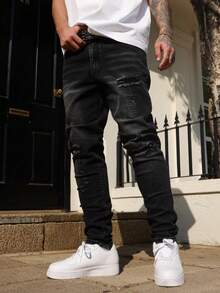 Manfinity Roughcore Jeans de mezclilla desgatados con bolsillo sencillo para hombres, uso casual de todos los días - Negro - Ver 1