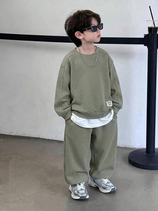 Kids Young Boys Decorative Woven Label Knit Soft Crew Neck Long Sleeve Pullover Sweatshirt And Elastic Waist Cuffed Long Pants 2pcs/Set, Comfortable Versatile Fashionable Daily Cute Casual Minimalist Basic Style, Suitable For Indoor, Outdoor Skiing, Daily Wear, Sports, Play, Party In Autumn/Winter