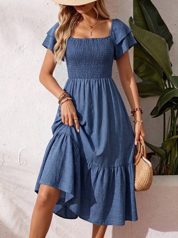 SHEIN Holidaya Midi-Kleid mit quadratischem Ausschnitt, flatternden Ärmeln, geraffter Taille und gestuftem Rüschensaum, elegantes langes Kleid in Denimblau