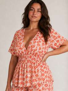 ELLERISSA Plus Size White V-Neck Kimono Sleeve Shirred Blouse & Wide Leg Shorts Co-Ord Set - White - View 5