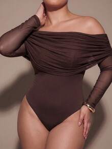 SHEIN BAE CURVE 大尺碼女款棕色不對稱單肩抓皺連身衣，長袖連身衣，不對稱連身衣 - 咖啡棕 - 查看 2
