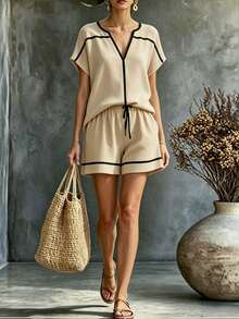 SHEIN Holidaya 女士优雅度假撞色拼接V领短袖上衣+短裤两件套 - 卡其色 - 查看 6