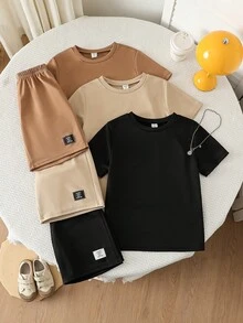 SHEIN 6件套男童休闲纯色字母印花短袖T恤和松紧腰短裤，6件套基础款服装套装，春夏款 - 彩色 - 查看 8