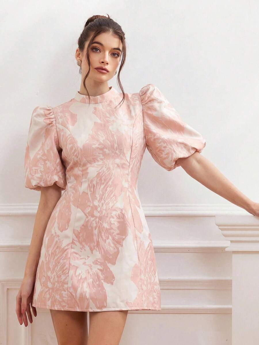 Chiquease Robe courte minimaliste pour femmes avec manches bouffantes, taille cintrée, style de noblesse française élégant, jacquard fuchsia sur base noire, de haute qualité et - Rose bonbon - Voir 1