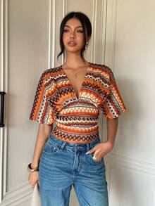 Aloruh 女款優雅休閒V領紋理布料短袖T恤 - 杏色 - 查看 3