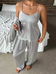 Dazy Plus Bộ đồ mặc nhà satin 3 món, bộ pijama mới thanh lịch cho mùa xuân/hè/thu - Bạc - Xem 2