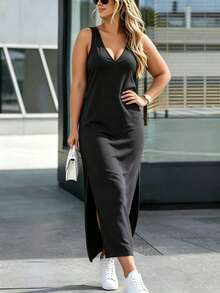 Silhoulove Plus Size Women Solid Color V-Neck Side Slit Hem Casual Sleeveless Dress - Black - View 4