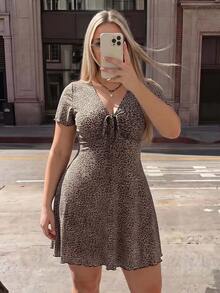 SHEIN ICON 大尺碼 Y2K 性感圓領收腰米色短袖洋裝 休閒返校正式度假夏季穿搭 - 彩色 - 查看 2