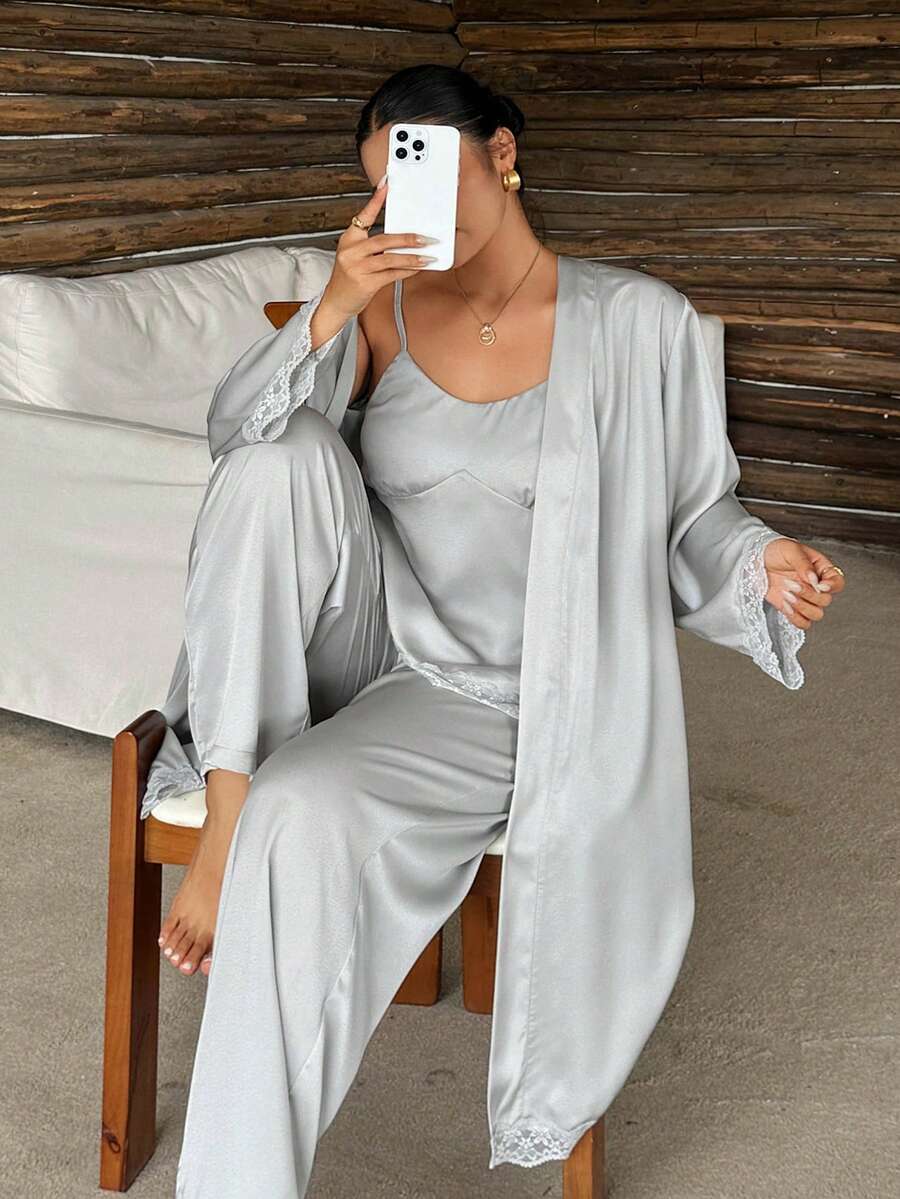 Dazy Plus Bộ đồ mặc nhà satin 3 món, bộ pijama mới thanh lịch cho mùa xuân/hè/thu - Bạc - Xem 1