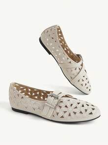 CUCCOO CHICEST 女款鏤空刺繡扣飾舒適平底鞋 - 米色 - 查看 10