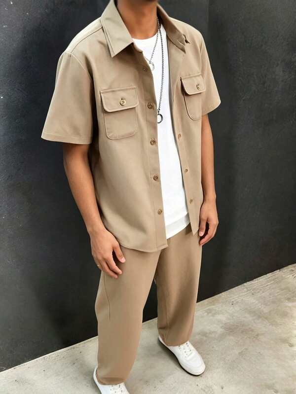 SHEIN Teen Boys Khaki Summer Matching Family Vacation 2 Pieces Set,Patch Emblem V-Neck Short Sleeve T-Shirt & Straight Leg Knit Pants For School,Sports