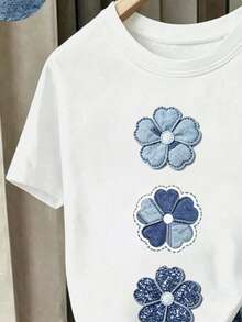 女童 T-Shirt 套裝，仿牛仔套裝，圓領短袖印花 T-Shirt，附小花熱轉印，時尚可愛仿刺繡花卉，仿亮片花卉印花 T-Shirt + 短褲，藍色，時尚舒適休閒，適合外出、學校、居家穿著，返校季，四季可穿 - 白色 - 查看 4