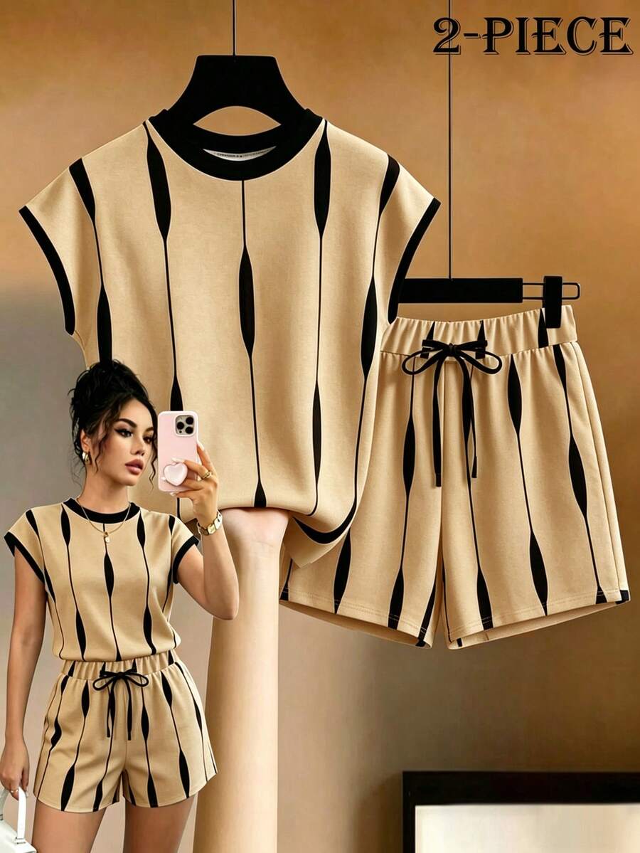 SHEIN Raffinéa 女款休閒圓領條紋T恤與短褲套裝，適合度假、派對、海灘、畢業、生日 - 卡其色 - 查看 1