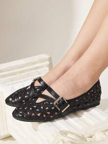 CUCCOO CHICEST 女款鏤空刺繡扣飾舒適平底鞋 - 黑色 - 查看 2