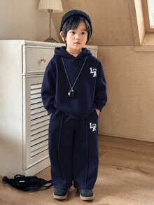 SHEIN 2件組兒童小男孩休閒日常舒適字母印花連帽衛衣寬鬆套頭長袖運動衫直筒寬鬆運動長褲針織運動套裝，適合學校、花園、海灘、生日，春、夏、秋、冬穿著 - 藏蓝色 - 查看 3