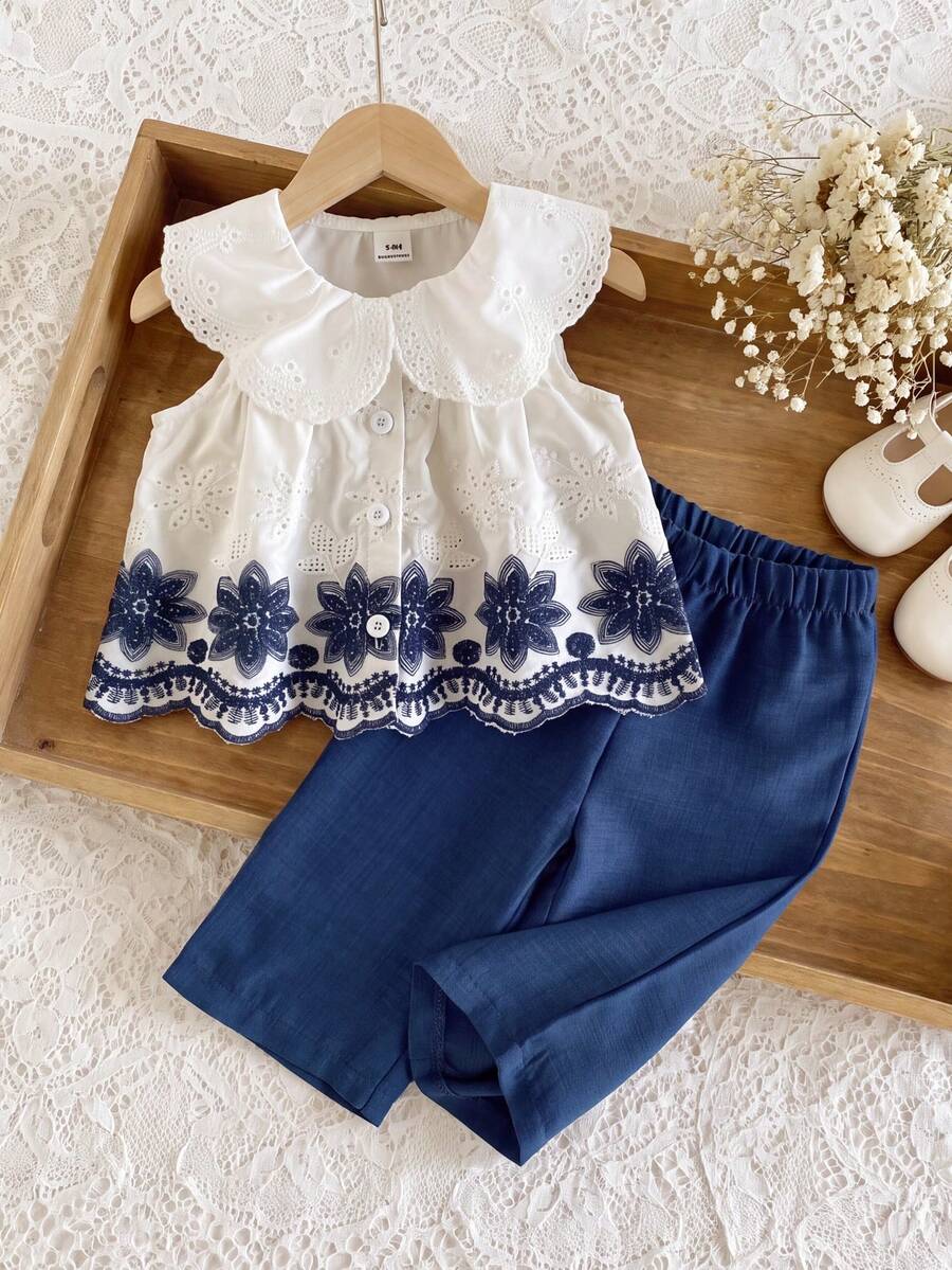 SHEIN Playful Pals 2件組女嬰蕾絲領大翻領鈕扣無袖刺繡上衣 + 鬆緊腰寬腿直筒褲,休閒可愛甜美優雅韓風時尚海軍藍套裝,適合夏季日常穿著、旅行、度假、派對及各種場合 - 藍白色 - 查看 1
