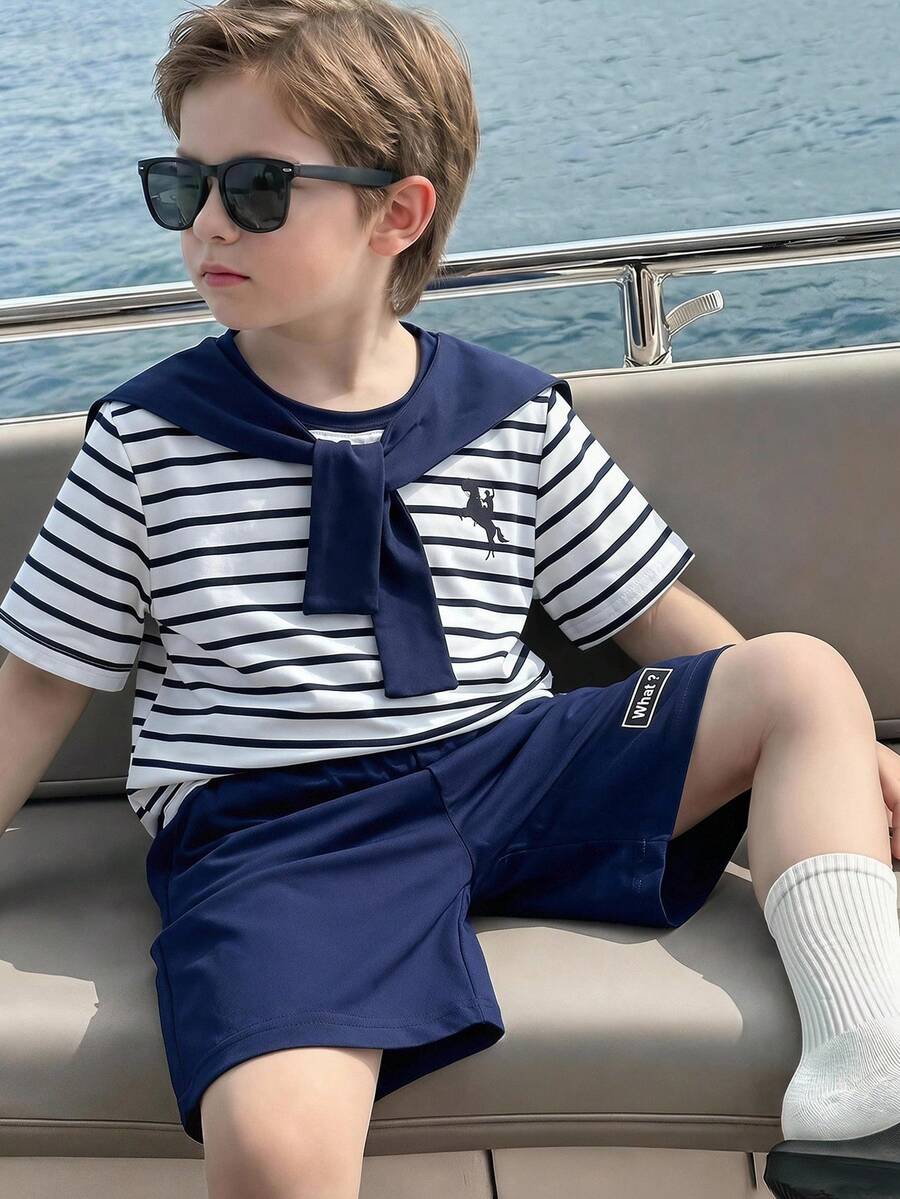 SHEIN Set Kasual Sehari-hari untuk Anak Laki-Laki Usia Remaja: Kemeja Lengan Pendek Motif Ksatria Bergaris dan Celana Pendek - Navy Blue - View 1