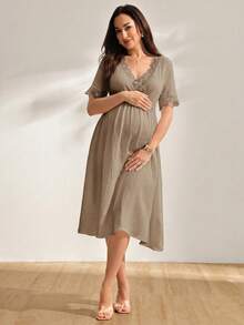 GentleRue Maternity 法式復古孕婦洋裝，純棉蕾絲拼接，V領短袖護肚設計，夏季寬鬆舒適，優雅森系哺乳洋裝 - 卡其色 - 查看 4