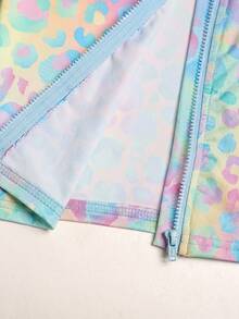 SHEIN 大女孩穿著的青少年女孩針織彩虹印花三件套，長袖高領拉鍊上衣、背心與單車短褲，多色印花套裝 - 彩色 - 查看 8