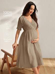 GentleRue Maternity 法式復古孕婦洋裝，純棉蕾絲拼接，V領短袖護肚設計，夏季寬鬆舒適，優雅森系哺乳洋裝 - 卡其色 - 查看 8
