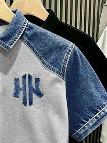 Manfinity Hypemode 美式復古做舊牛仔效果拼色 NY 字母印花 Polo 衫，休閒領口上衣，中性圖案 T 恤，適合日常通勤與夏季休閒穿著 - 彩色 - 查看 4
