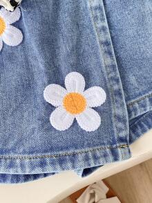 SHEIN Elladie kids 返校季女童休閒可愛圓領標準肩寬黑色條紋3D花朵T恤與純色牛仔裙套裝，夏季 - 黑與白 - 查看 5