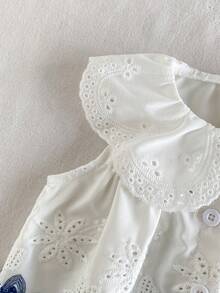 SHEIN Playful Pals 2件組女嬰蕾絲領大翻領鈕扣無袖刺繡上衣 + 鬆緊腰寬腿直筒褲，休閒可愛甜美優雅韓風時尚海軍藍套裝，適合夏季日常穿著、旅行、度假、派對及各種場合 - 藍白色 - 查看 4