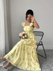 SHEIN Elenzya 女士碎花褶皱腰身连衣裙，适合通勤、外出、野餐、情人节约会、水疗度假村、海滩派对、旅行休闲等场合。 - 淡黃色 - 查看 4