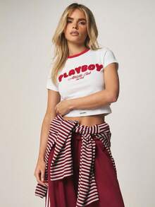 Missguided x Playboy Camiseta corta de manga corta con gráfico vintage de club atlético y estampado de logo retro - Blanco - Ver 4
