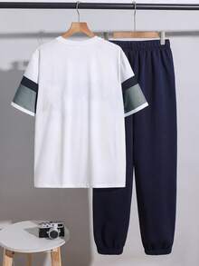 SHEIN 2件套儿童/青少年男童休闲舒适印花圆领宽松短袖T恤和印花短裤针织两件套 - 白色 - 查看 3