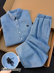 SHEIN EZwear 女款馬術刺繡單排扣襯衫與長褲休閒牛仔套裝，兩件套女裝套裝 - 中等水洗藍 - 查看 2