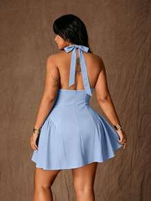 Rustia Gaun Ukuran Plus Minimalis Seksi Hot Girl Fashion Design Deep V Halter Neck Ikat Pinggang yang Melangsingkan - Biru Langit - View 2