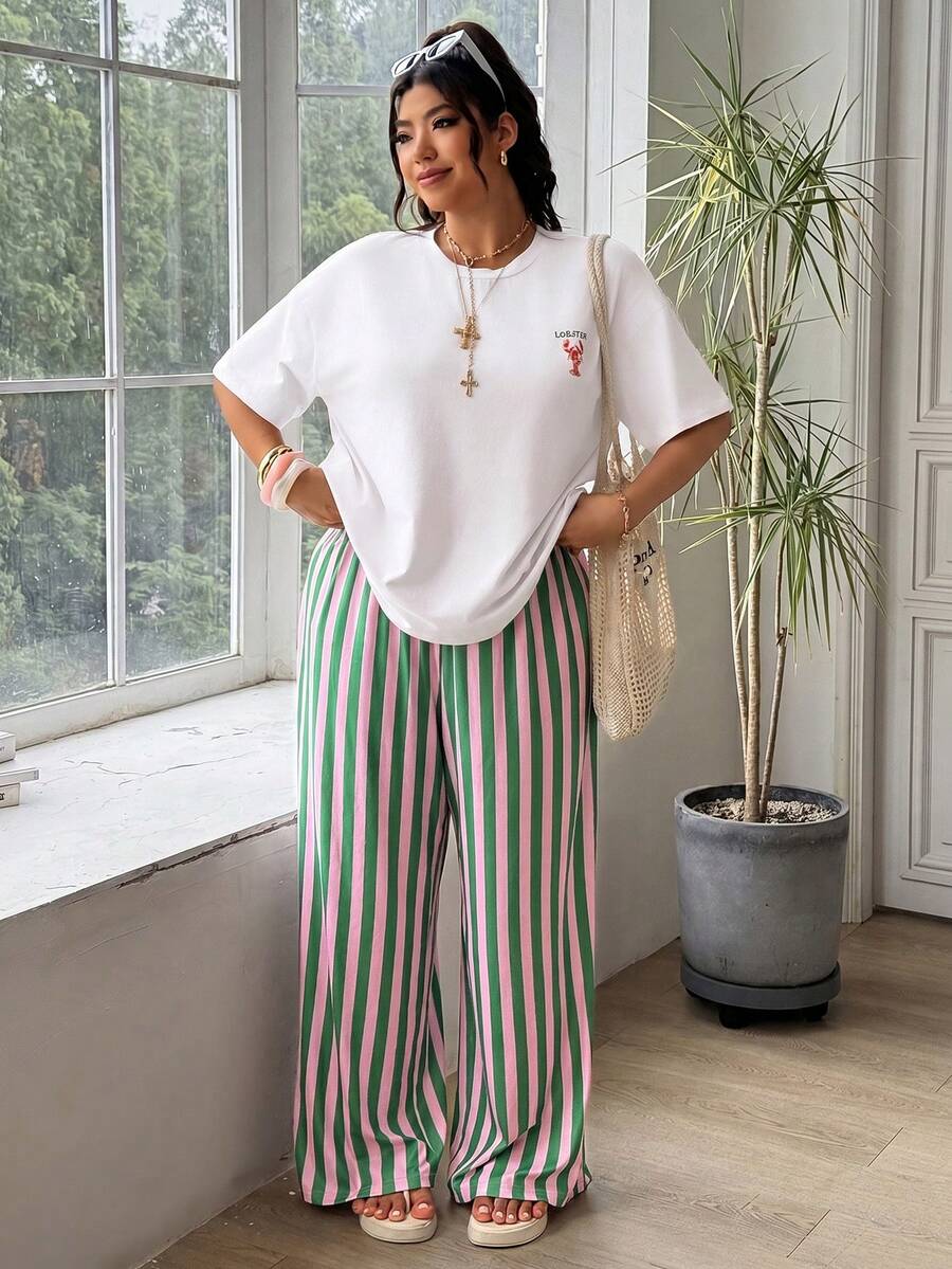 SHEIN EZwear 大尺碼女款字母印花短袖T恤與條紋長褲兩件套 - 彩色 - 查看 1