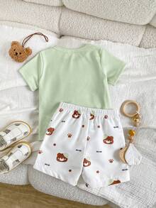 SHEIN Playful Pals 2件組男嬰夏季卡通熊印花上衣與短褲套裝，休閒外出套裝 - 綠色 - 查看 2