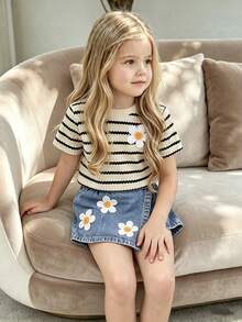 SHEIN Elladie kids 返校季女童休閒可愛圓領標準肩寬黑色條紋3D花朵T恤與純色牛仔裙套裝，夏季 - 黑與白 - 查看 8