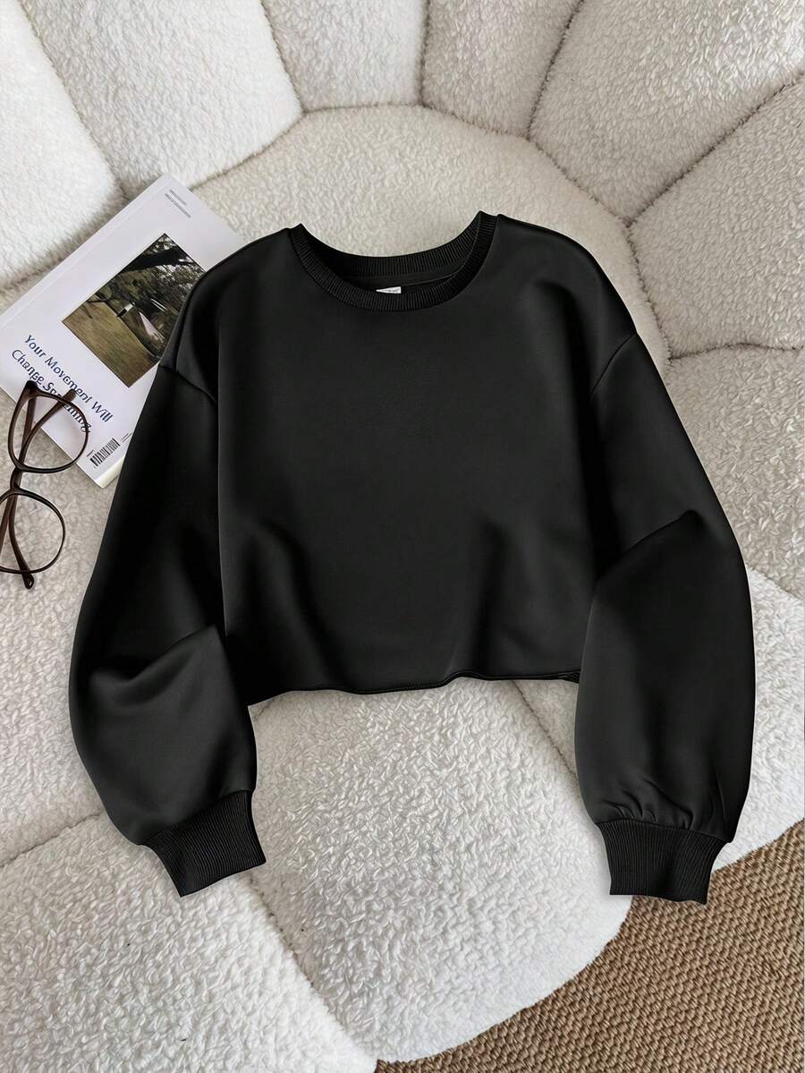 SHEIN 少女款深黑色短款卫衣,高腰长袖休闲简约纯色卫衣,适合日常休闲穿着,秋冬季黑色毛衣,黑色长袖卫衣,纯色卫衣,黑色短款卫衣,纯黑色卫衣,黑色毛衣,黑色服装搭配,长袖卫衣(无图片) - 黑色 - 查看 1