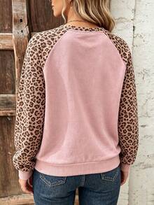 SHEIN LUNE Women's Plus Size Raglan Sleeve Regular Sweatshirt, Classic Leopard Print Pattern, Pink Sweatshirt, Vintage Pattern, Casual Daily Wear, Vacation, Commute, Autumn/Winter - Multicolor - View 2