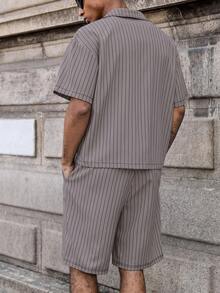 Manfinity EMRG 男士年輕休閒日常通勤條紋襯衫套裝 - 卡其色 - 查看 3