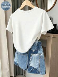 女童 T-Shirt 套裝，仿牛仔套裝，圓領短袖印花 T-Shirt，附小花熱轉印，時尚可愛仿刺繡花卉，仿亮片花卉印花 T-Shirt + 短褲，藍色，時尚舒適休閒，適合外出、學校、居家穿著，返校季，四季可穿 - 白色 - 查看 2