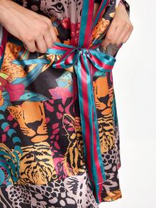 Slumbrini Plus Size Tiger Plant Pattern Contrast Stripe Satin Robe - Multicolor - View 7