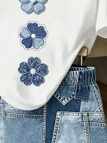 女童 T-Shirt 套裝，仿牛仔套裝，圓領短袖印花 T-Shirt，附小花熱轉印，時尚可愛仿刺繡花卉，仿亮片花卉印花 T-Shirt + 短褲，藍色，時尚舒適休閒，適合外出、學校、居家穿著，返校季，四季可穿 - 白色 - 查看 3