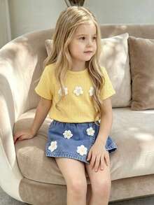 SHEIN Elladie kids 女童休閒可愛圓領標準肩 3D 花朵裝飾 T恤與純色牛仔裙套裝，夏季返校穿搭 - 黃色 - 查看 3