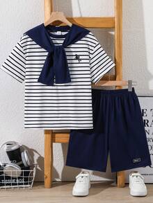 SHEIN Set Kasual Sehari-hari untuk Anak Laki-Laki Usia Remaja: Kemeja Lengan Pendek Motif Ksatria Bergaris dan Celana Pendek - Navy Blue - View 2