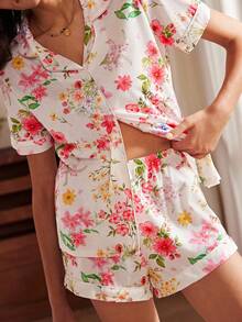 Lullawish Vintage Elegant Romantic Contrast Color Floral & Leaf Print Comfortable Rayon Lapel Women's Pajama Set - White - View 2