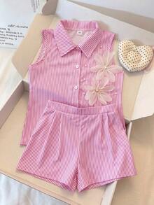 SHEIN 2件組少女清新溫柔粉白條紋無袖領口單排扣上衣，側邊3D花朵與珠飾裝飾，搭配同布料鬆緊後腰短褲，寬鬆版型，極簡薄款春夏套裝，適合購物、派對、日常穿著、開學季 - 粉色 - 查看 4