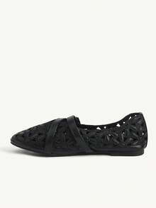 CUCCOO CHICEST 女款鏤空刺繡扣飾舒適平底鞋 - 黑色 - 查看 11